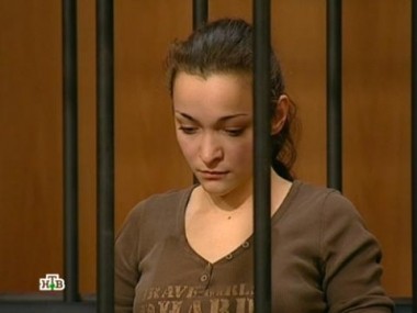 Она пыталась сжечь отчима в бане 26.06.2012