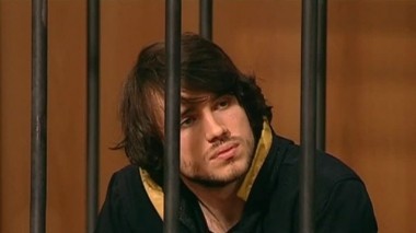 Парень наказал свою девушку за измену ножом в спину 21.05.2013