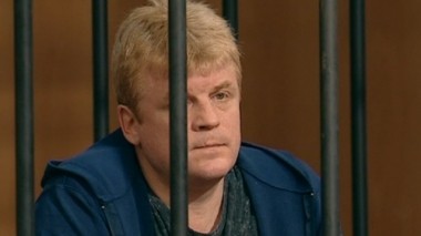 Рабочий пытался выбить долг, но стал обвиняемым в двойном убийстве 25.06.2013