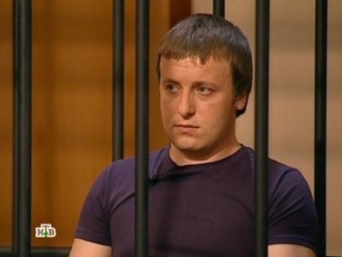 Убитый горем мужчина поджег дом врача, по чьей вине погибла его беременная жена 28.05.2012