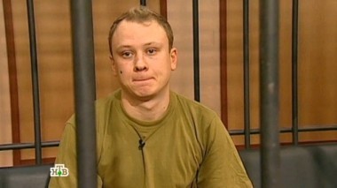 Участковый пытался изнасиловать девушку, за что был до смерти избит ее братом  23.12.2015