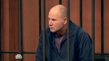 Владелец бани попытался застрелить полицейского, который обнаружил в его заведении притон с проститутками 01.02.2017